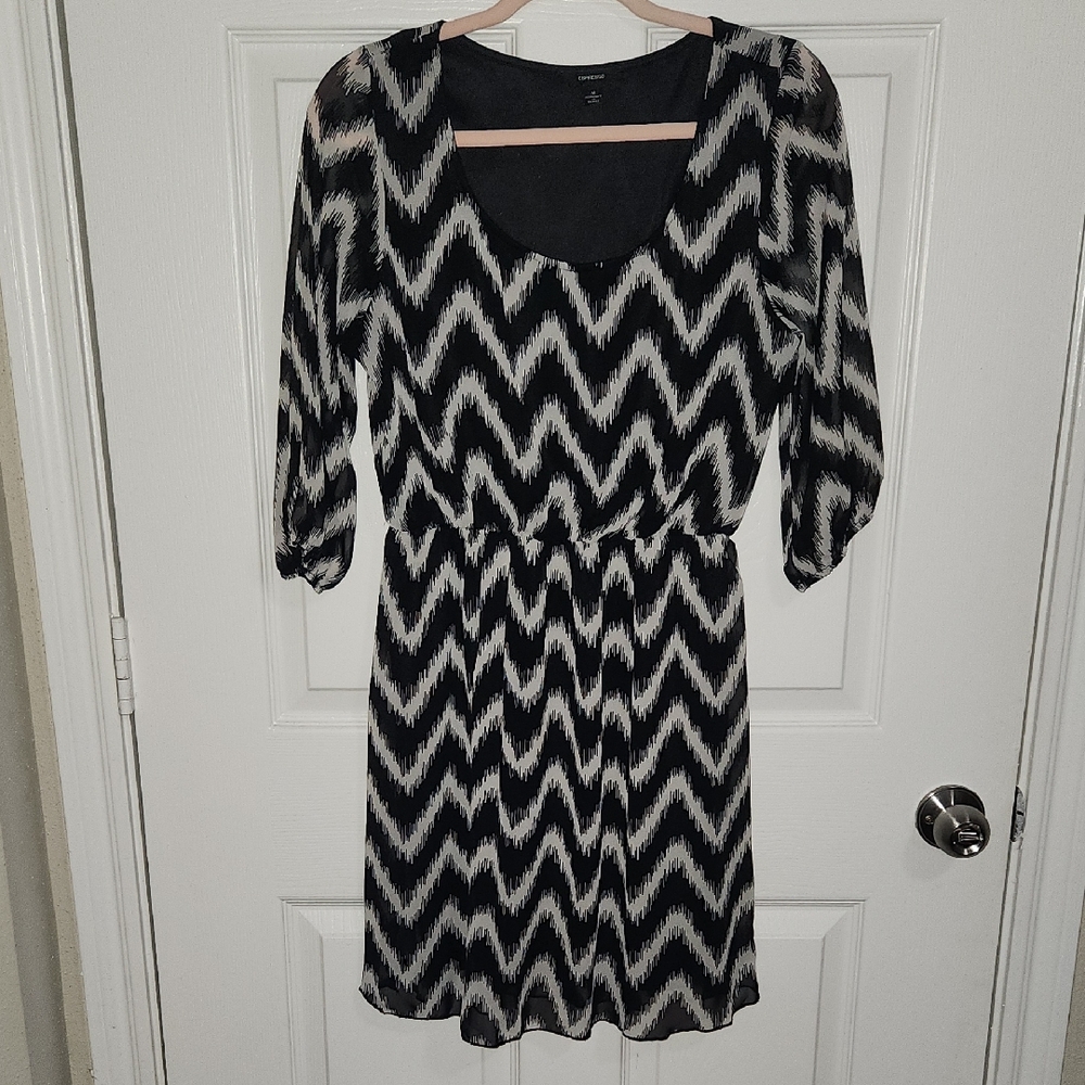 3/$20 Espresso Black and White Zigzag Long Sleeve Dress